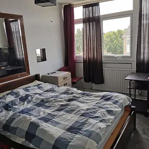 https://quiet-room-in-eltham.cambridgehotelsuk.com
