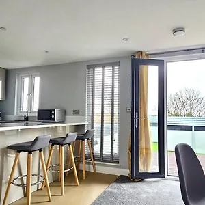 https://the-philog-by-switchback-stays.cardiffhotelswales.com
