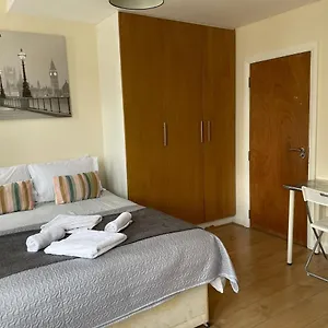 https://amazing-studio-room-in-ilford.cambridgehotelsuk.com